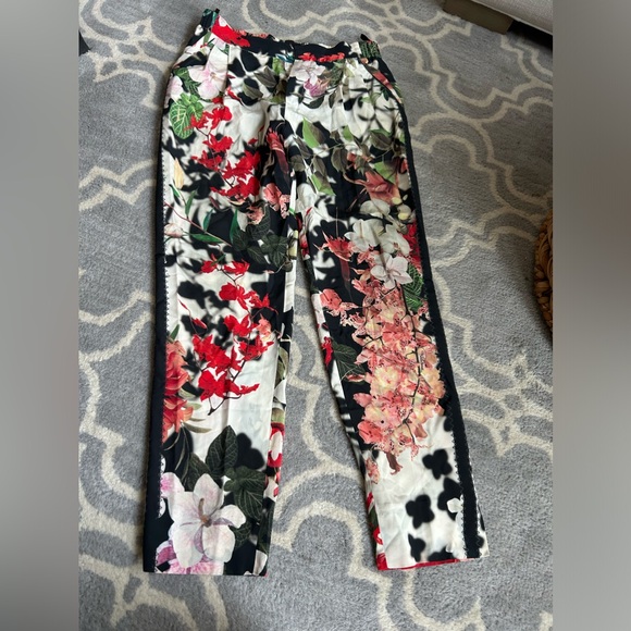 Roberto Cavalli Size 38 Floral Pants - Picture 1 of 8